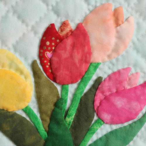 お花のミニタペストリー《チューリップ》 タペストリー・壁掛け キルト