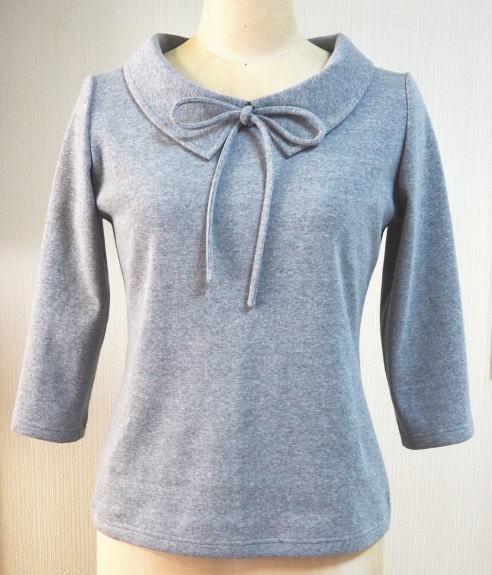 ショールカラーのリボン付きＴシャツC（グレイ地）