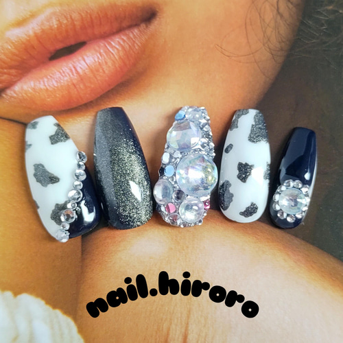 再販2】牛柄×ギラギラデコ（ネイルチップ ギャル） ネイルチップ（つけ  