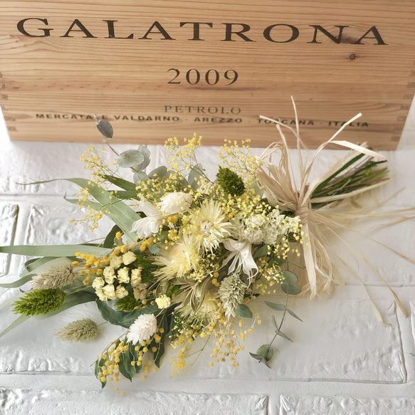 春のミニブーケミモザドライフラワーのミニブーケブーケスワッグ 前  