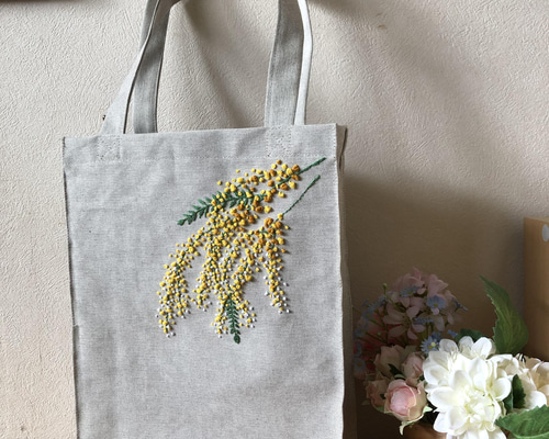 ハンドメイド トートバッグ 華やかミモザ刺繍 グリーン 受注製作=＊＊ミモザ＊＊ 手刺繍 オリーブグリーン トートバッグ