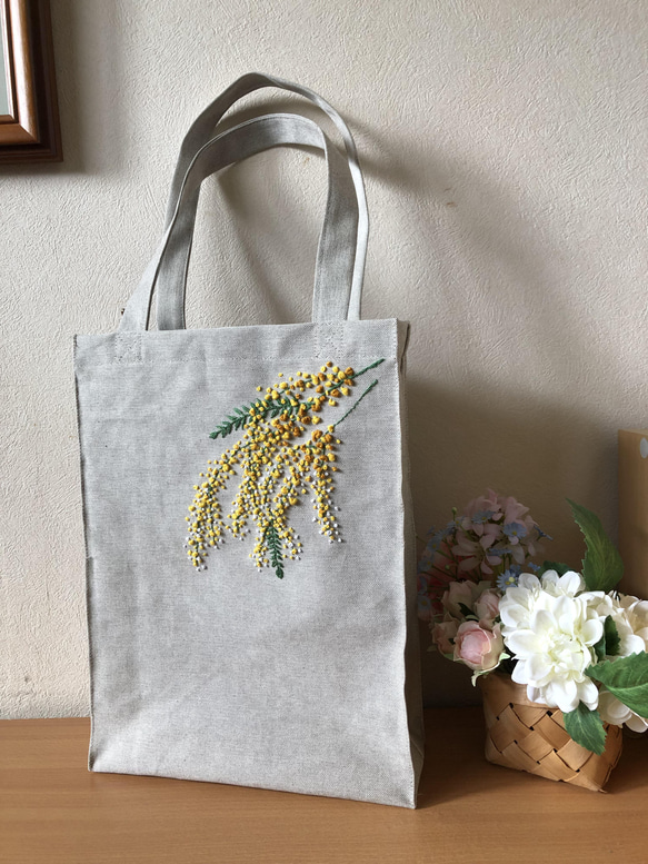 ミモザの手刺繍トートバッグ トートバッグ Petit truc プティ