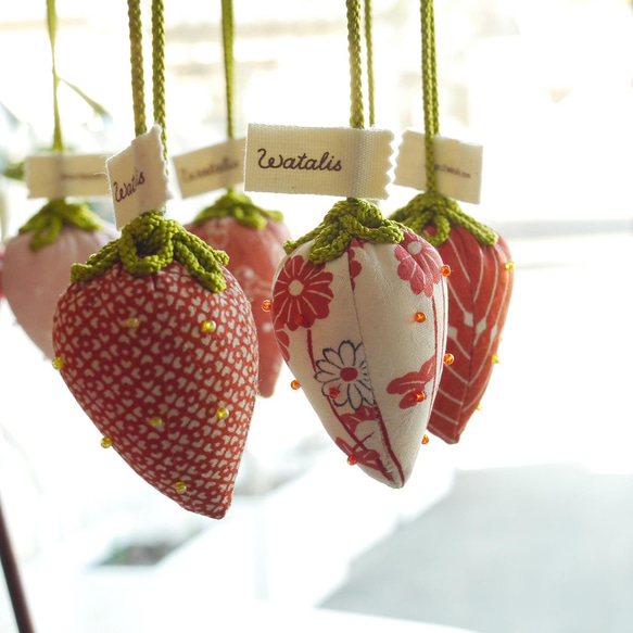 再次上架少女護身符草莓吊帶菊花優質絲綢 第6張的照片