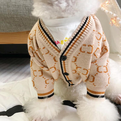✿犬服✿　シンプルな図柄　開襟セーター　暖かい長袖シャツ　ボタン付きのコート　赤と杏　２色が選べる 1枚目の画像