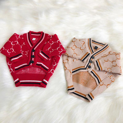 ✿犬服✿　シンプルな図柄　開襟セーター　暖かい長袖シャツ　ボタン付きのコート　赤と杏　２色が選べる 4枚目の画像