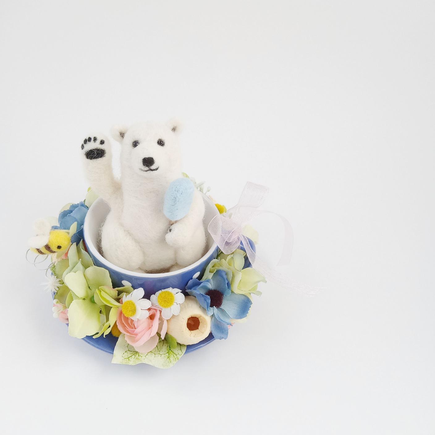 『しろくまのナチュラルグリーンリース風カップアレンジ』フラワーギフト　羊毛フェルト　動物病院開院祝い　贈り物