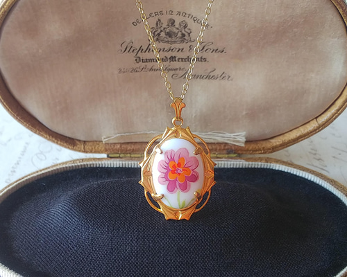 【美品】ビンテージ 紫色 花模様 ガラスネックレス✨ 4240ae9f7bb30d0c576450bf948d97