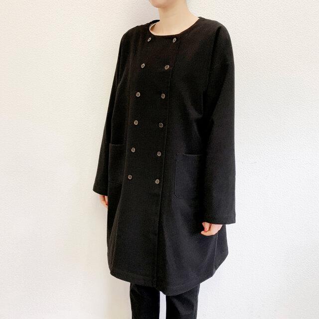 en-en　ダブルボタンコート・ブラック。ポリエステル×綿（裏地付き）