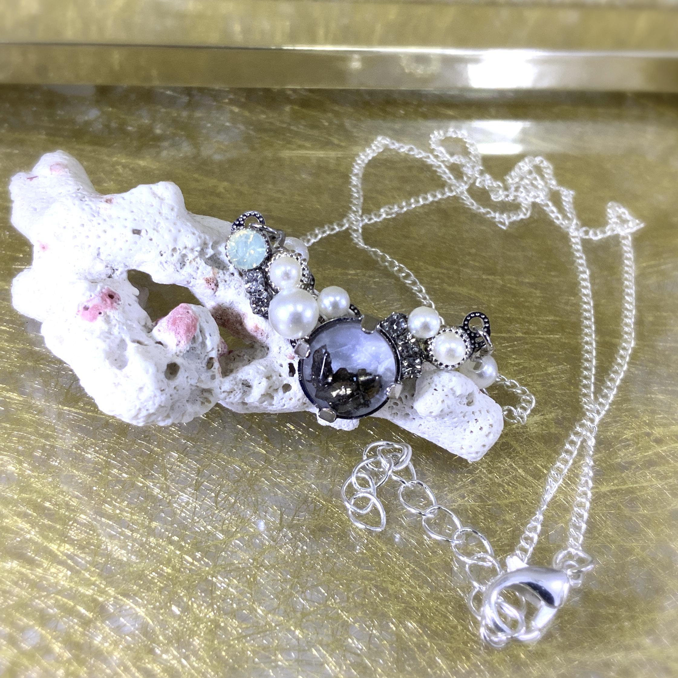 本物隕石★入りネックレスアイスブルー おしゃれ ビジュー オパール キラキラ