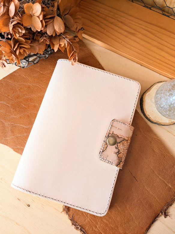 ぐしぐし手縫い＊アンティークな地図柄とヌメ革の母子手帳ケース＊お薬手帳ケース ぐしぐし手縫い＊アンティークな地図柄とヌメ革の母子手帳ケース＊お薬