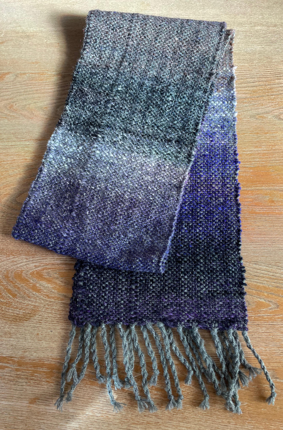 紫×グレー グラデーション 手織りマフラー 2枚目の画像