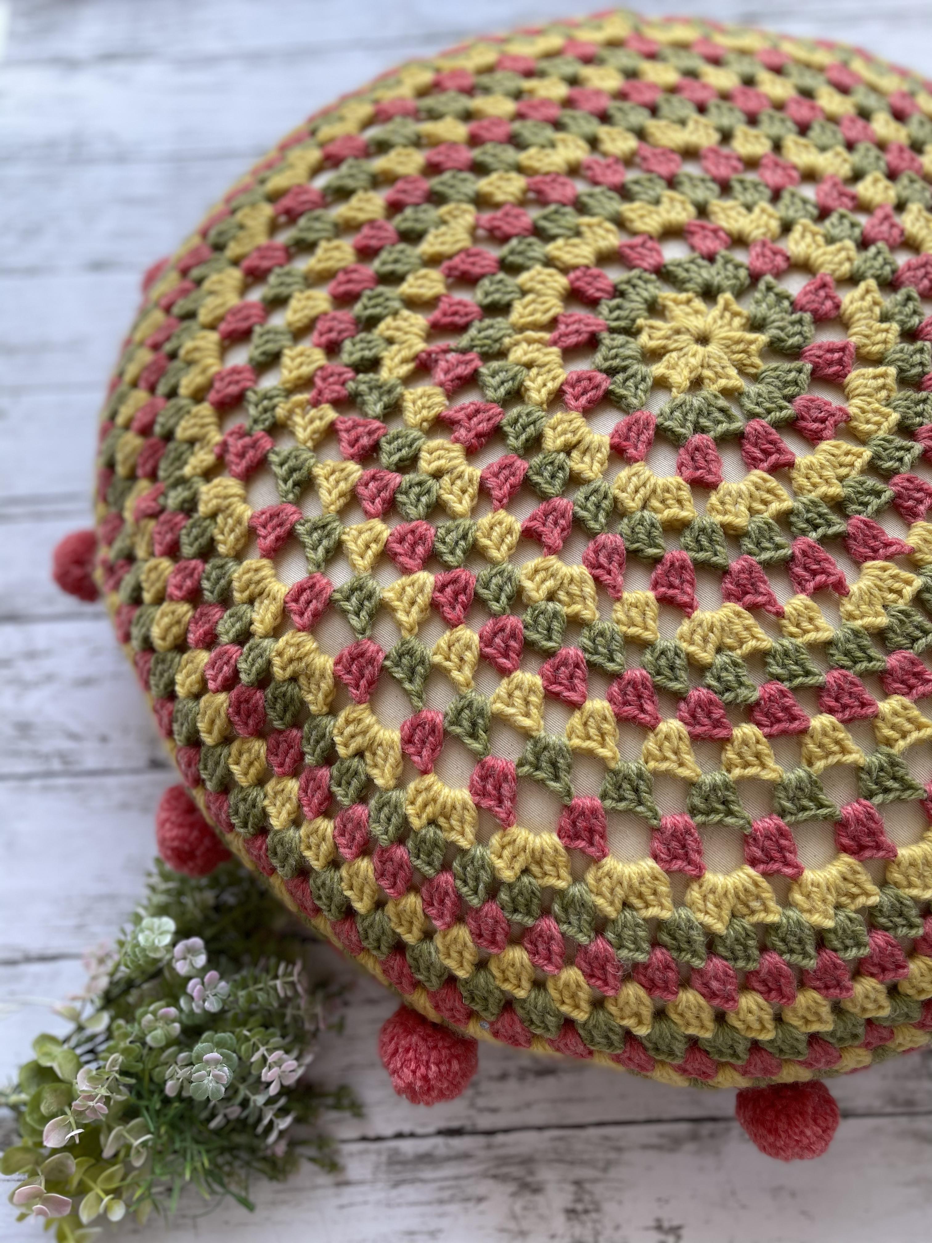 鍵編み　丸型　クッション　直径約63cm NO.29