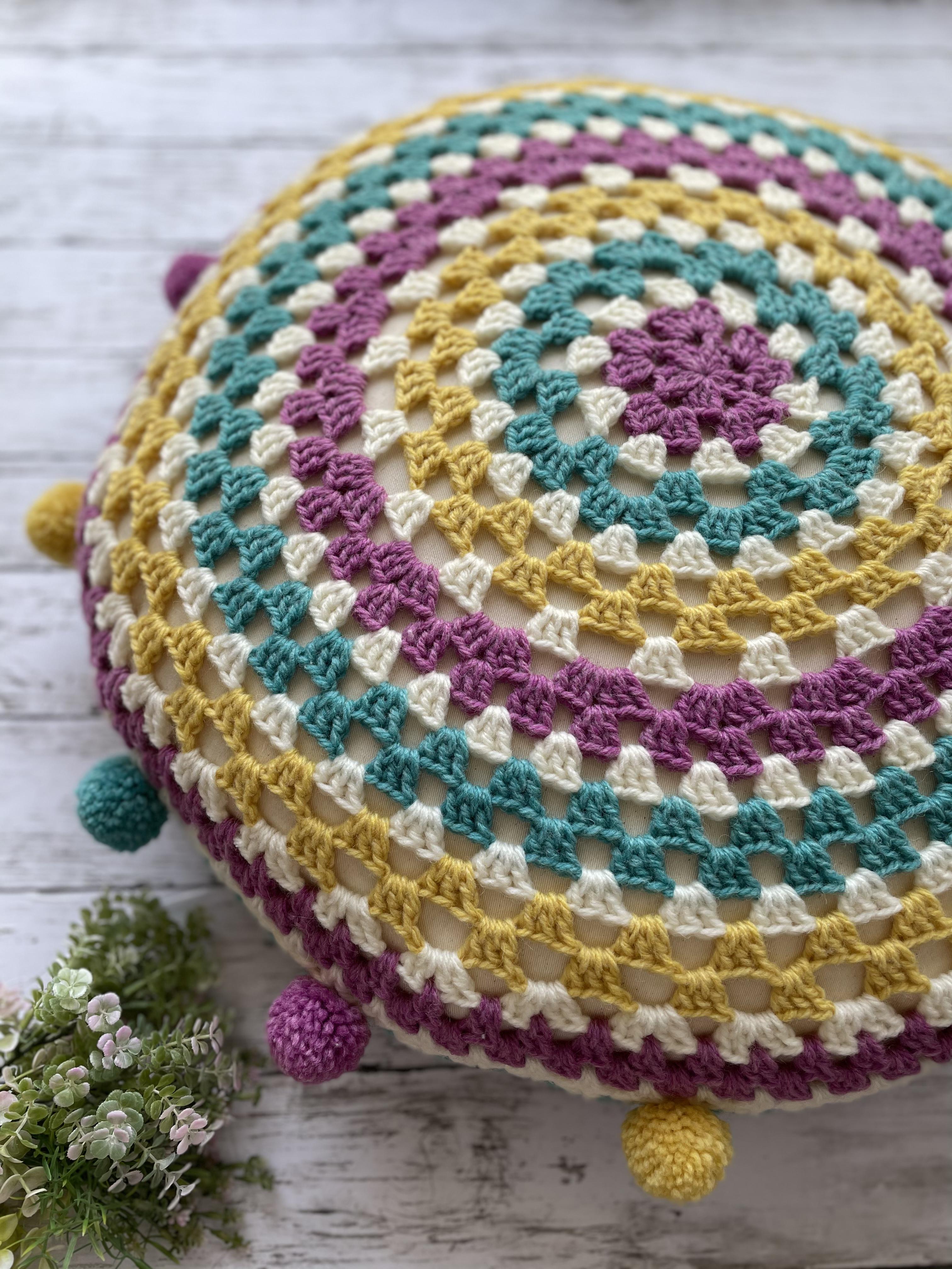 鍵編み　丸型　クッション　直径約63cm NO.30