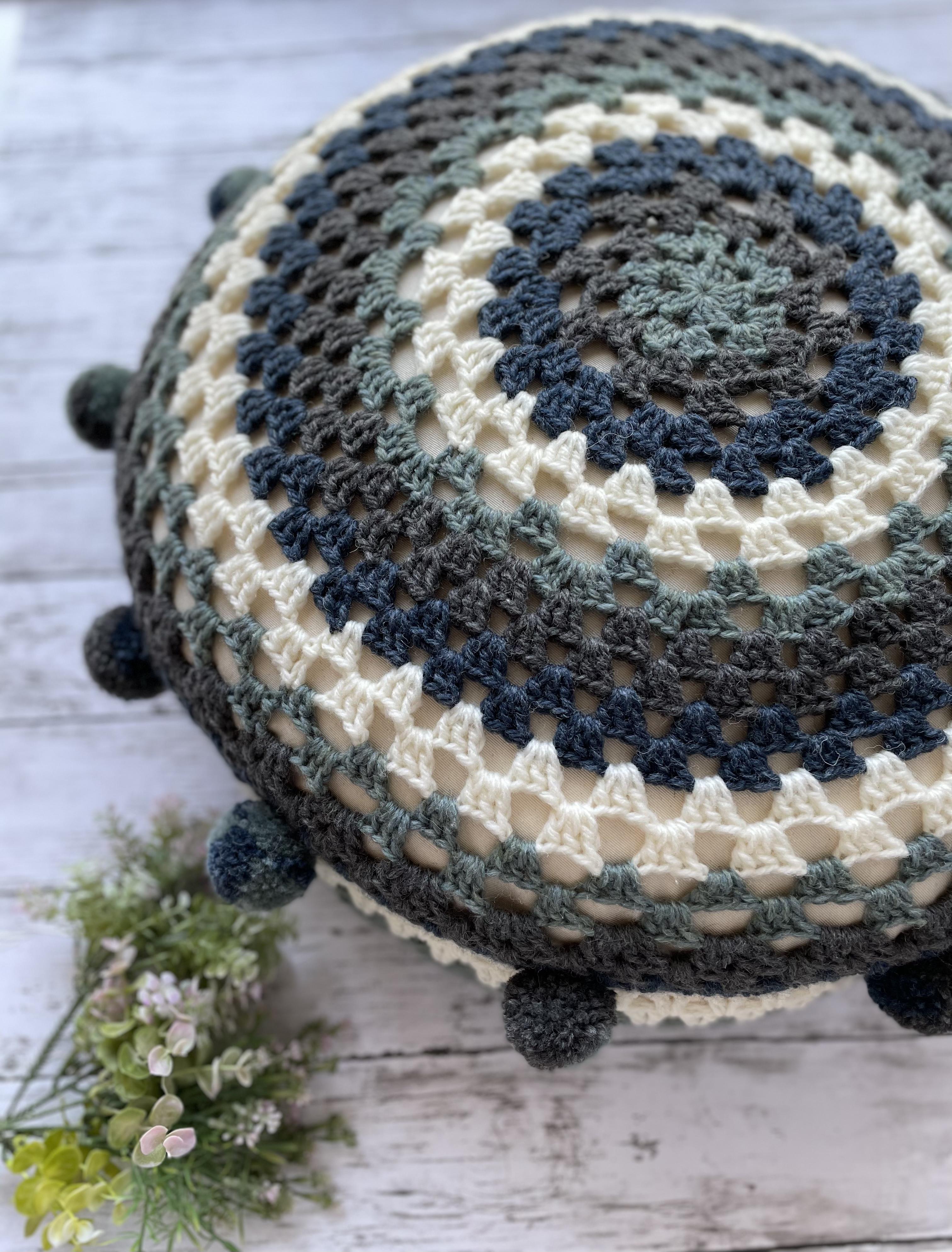 鍵編み　丸型　クッション　直径約63cm NO.33