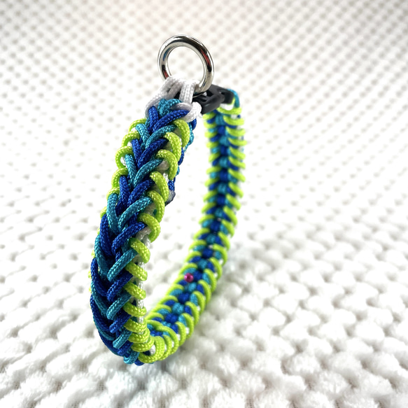 [キット]#289パラコード犬首輪（＃101修正版）白・青・ブルー・グリーン・の小型犬首輪 2枚目の画像