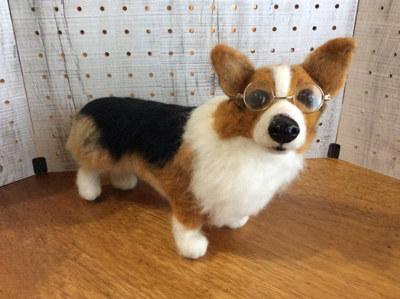 コーギーちゃん親子✩︎羊毛フェルト 可愛いコーギーちゃん完成しました😊 お尻がもふもふになるように