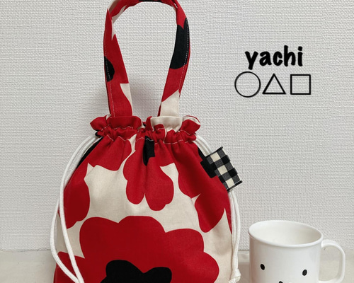 レトロフラワー柄レッド⭐️お弁当袋 コップ入れ巾着 レトロフラワー柄レッド⭐️お弁当袋 コップ入れ巾着