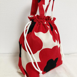 便利な持ち手付き❤️人気の北欧お花柄　タグ付き可愛い巾着袋❤️お弁当袋 2枚目の画像
