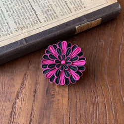 つまみ細工 揺れるくす玉ピアス正絹手染め ピアス（その他） つまみ