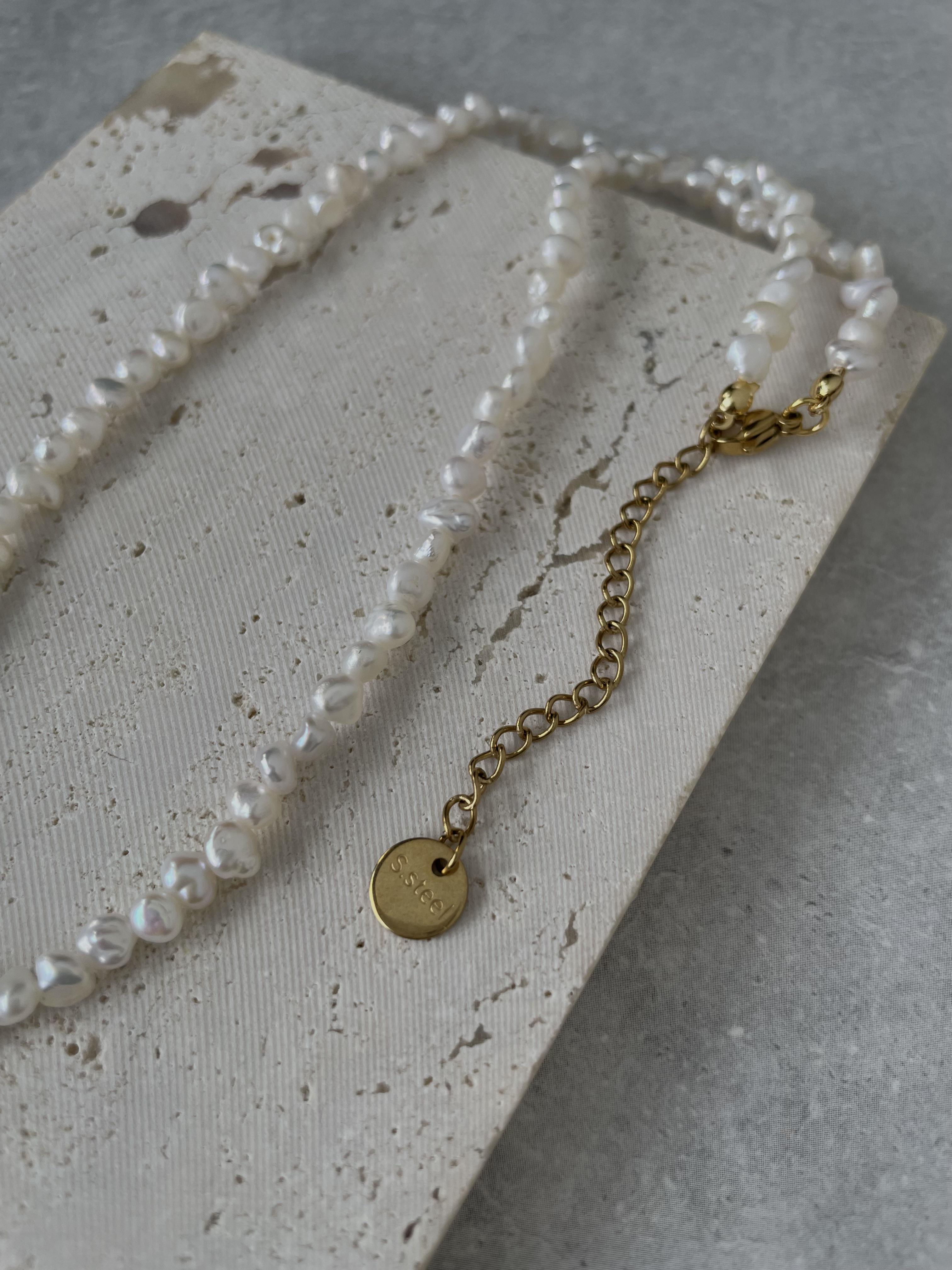 小粒バロック淡水パール ステンレスジルコニアチャームネックレス