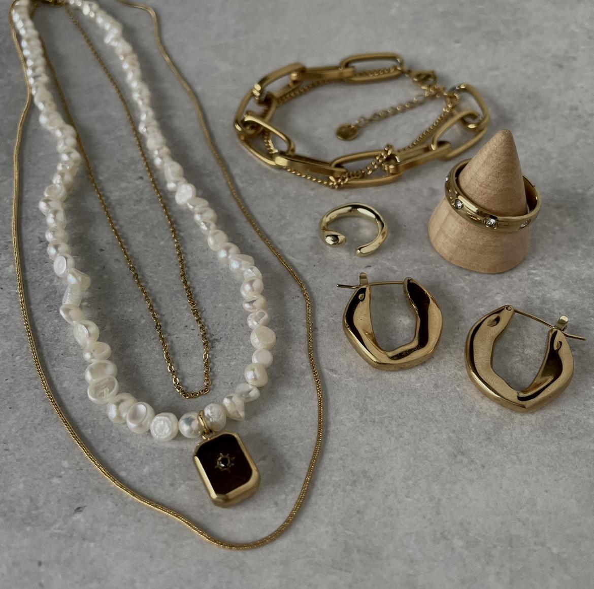 小粒バロック淡水パール ステンレスジルコニアチャームネックレス