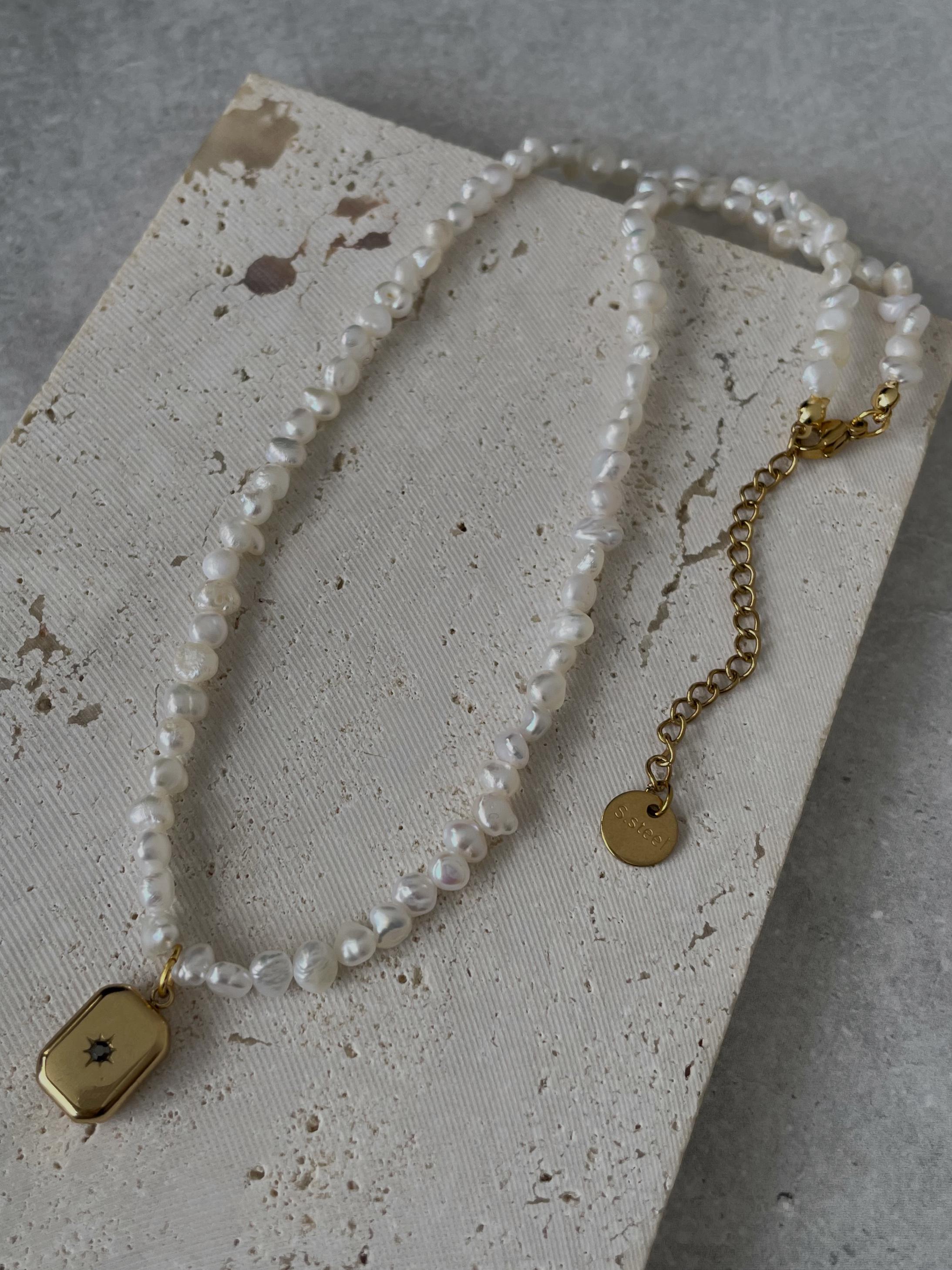 小粒バロック淡水パール ステンレスジルコニアチャームネックレス