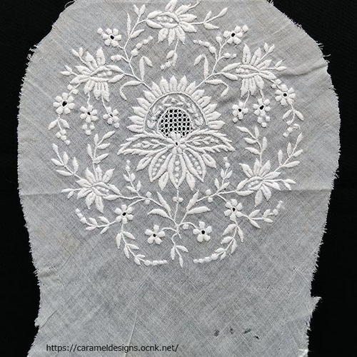 フランス、アンティーク・ホワイトワーク（白刺繍パーツ） D