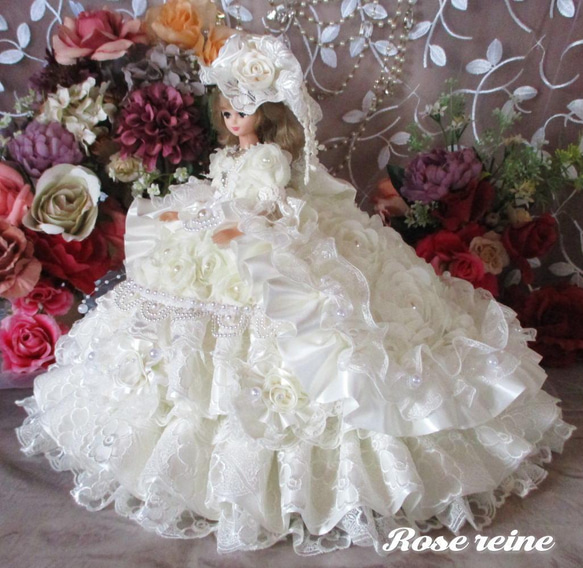 sold ベルサイユの薔薇 優雅なホワイトパールレリーフが艶めくローズレーヌ至高のドールドレス 豪華4点セット 3枚目の画像