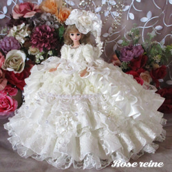 sold ベルサイユの薔薇 優雅なホワイトパールレリーフが艶めくローズレーヌ至高のドールドレス 豪華4点セット 2枚目の画像