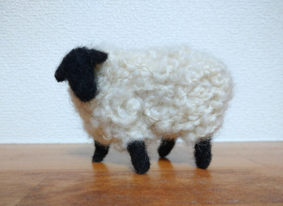 羊 ひつじ 羊毛フェルト  置き物 オブジェ 2枚目の画像