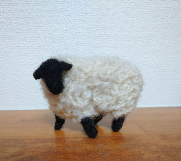 羊 ひつじ 羊毛フェルト  置き物 オブジェ 1枚目の画像