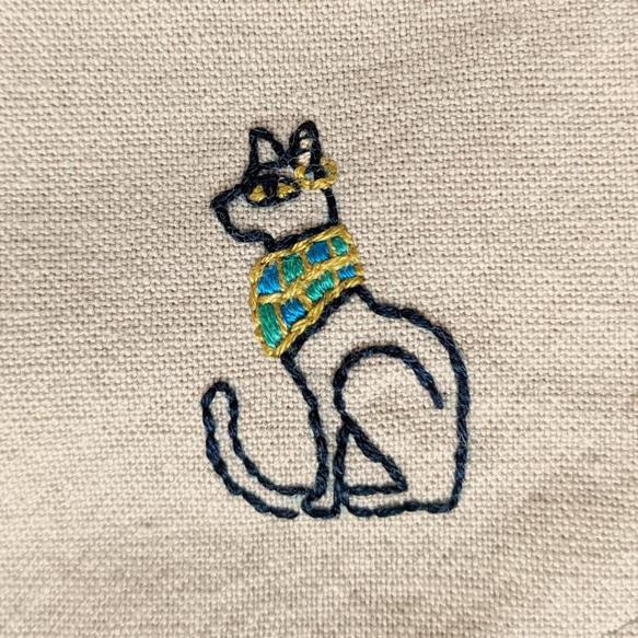 刺繍入り立体マスクカバー（バステト・ベージュ） 2枚目の画像