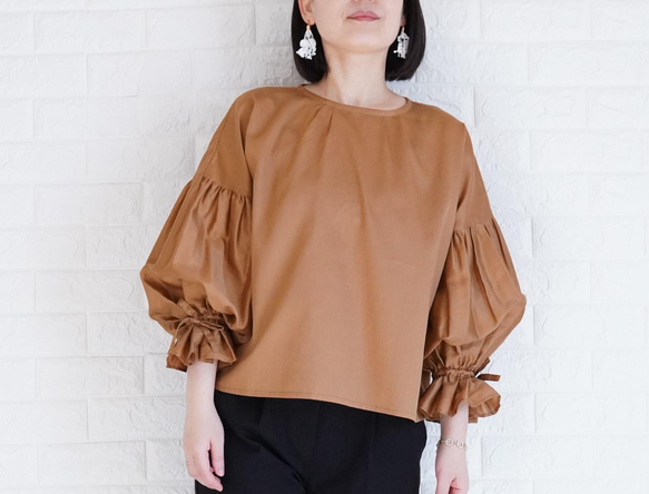 ✨希少✨美品✨ エストネーション ブラウス ギャザー フリル Vネック キャメル サテンコットンタックギャザースリーブブラウス】【キャメル】360度隙