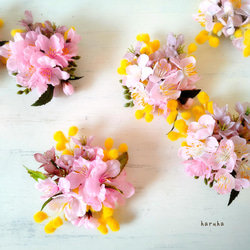 桜とミモザの小さめコサージュ 髪飾り 桜色 卒業式 入学式 結婚式 七五三 1枚目の画像