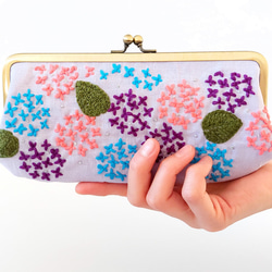 紫陽花の刺繍 がま口財布 長財布 2枚目の画像