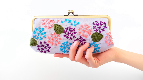 紫陽花の刺繍 がま口財布 長財布 2枚目の画像