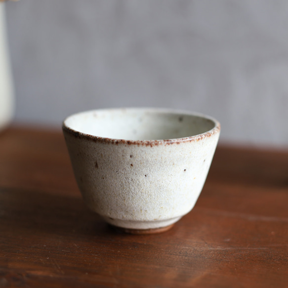 鉄粉のある　湯のみ　小鉢として　乳白　陶器　 2枚目の画像