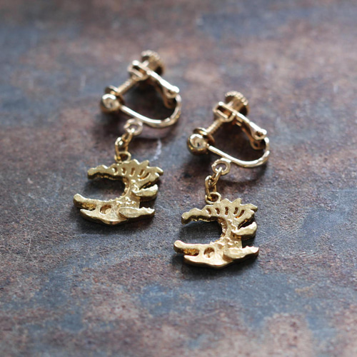 金のシャチホコさん｜ピアス｜イヤリング｜P454 ピアス（フック