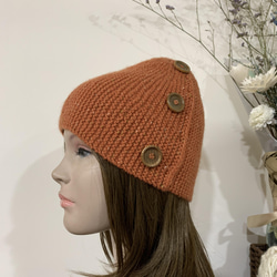 橘線毛線帽。手工編織。適合小頭或額頭臉比較短的女生戴。 第4張的照片