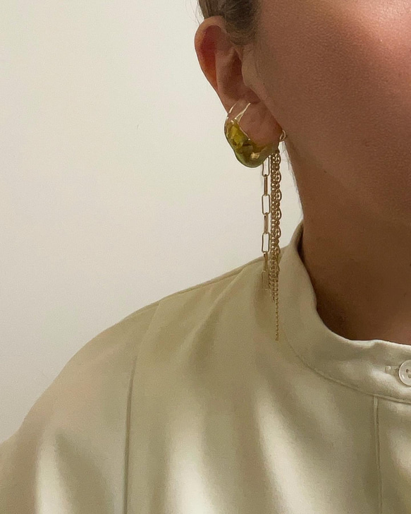 2way earcuff【green×gold chain】 2枚目の画像