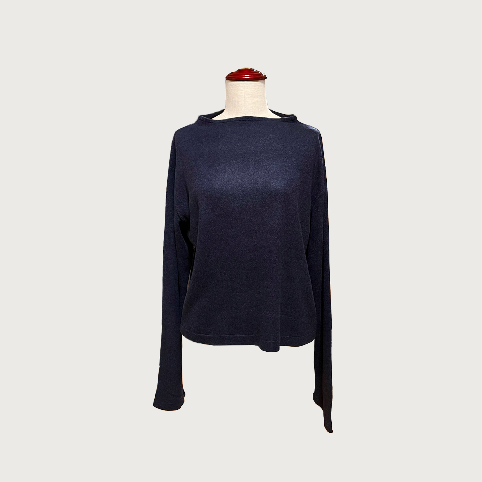 ロングスリーブがかわいい！キレイに魅せるトップス ボトルネックカットソー｜紺 / ネイビー