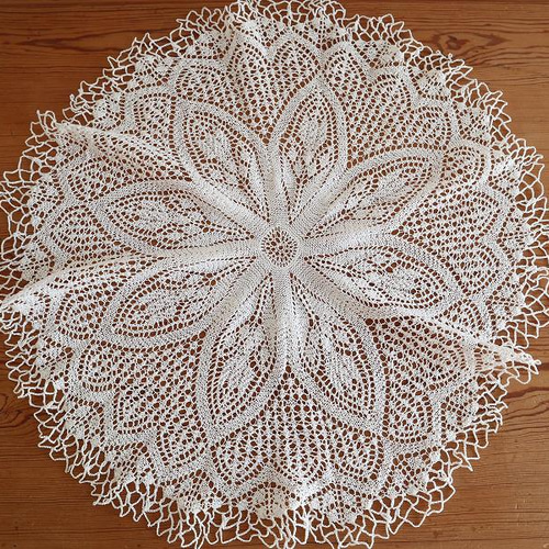 ドイツの手仕事/繊細な手編み クンストストリッケン ドイリー クンスト