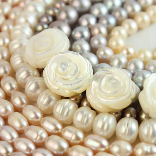 【希少】仏像真珠 アンティーク置物／中国伝統パール工芸 ✨パールコレクション テリ強め】両面手彫 *南洋真珠* バラ彫刻 耳飾り ピアス（フック