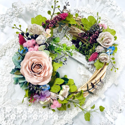 お洒落に飾るニュアンスカラーのアーティフィシャルフラワー