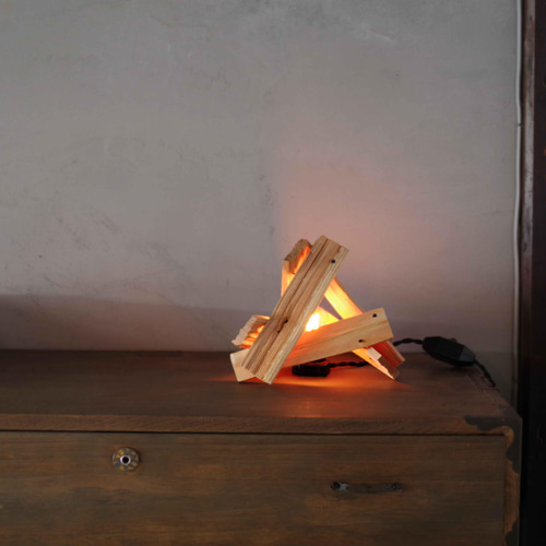 Stand Light -焚火- (M) フィラメント電球 調光スイッチ 丸太を斧で