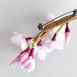 【受注制作】2022春の新作　ブローチ　桜 ひらり（ペールピンク）　手編み　レース編み 7枚目の画像