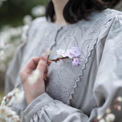 【受注制作】2022春の新作　ブローチ　桜 ひらり（ペールピンク）　手編み　レース編み 4枚目の画像
