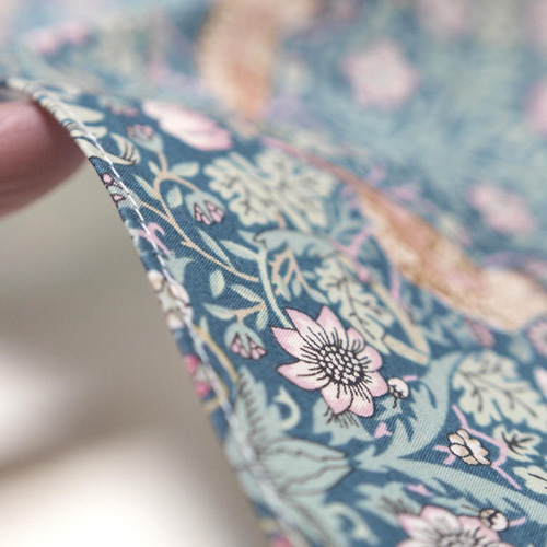 リバティのハンカチ (ストロベリー・シーフ) ハンカチ・手ぬぐい nu:no