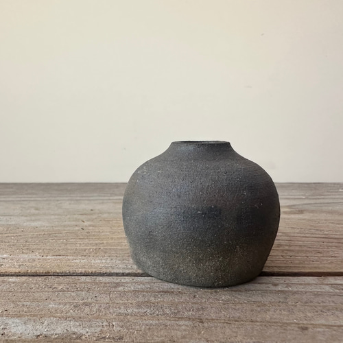 炭化焼成　花瓶　ハンドメイド 炭化焼成 小さな一輪挿し 一輪挿し・花瓶・花器 福美よう 通販