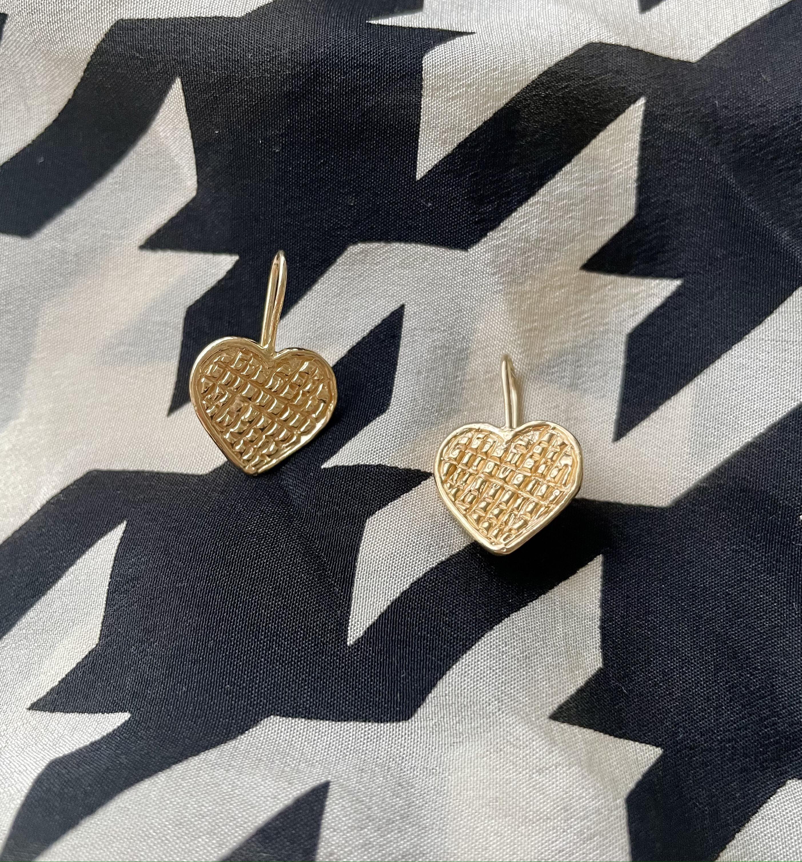 ハートのピアス (ワッフル・ゴールド)